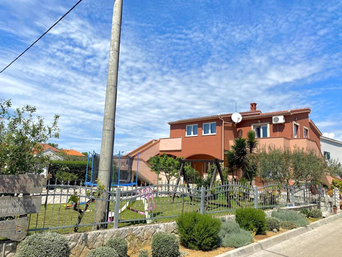 Apartmani Goga Biograd Na Moru Esterno foto