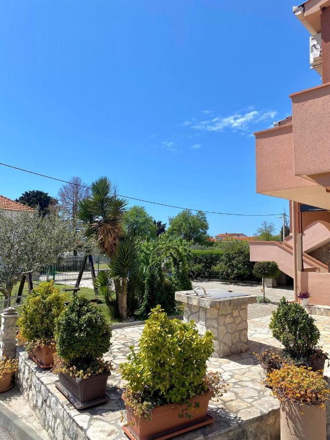 Apartmani Goga Biograd Na Moru Esterno foto