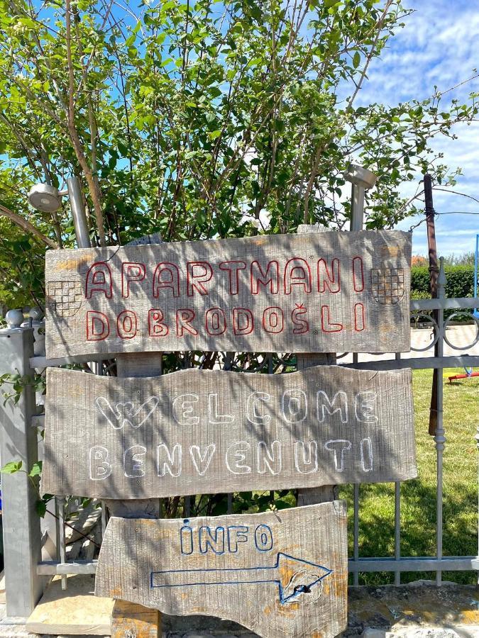 Apartmani Goga Biograd Na Moru Esterno foto
