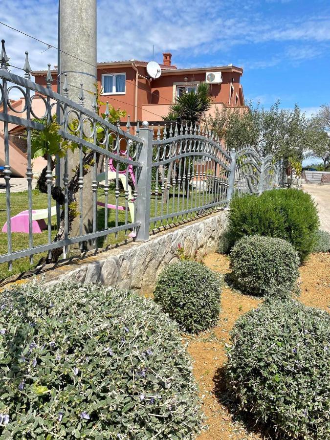 Apartmani Goga Biograd Na Moru Esterno foto