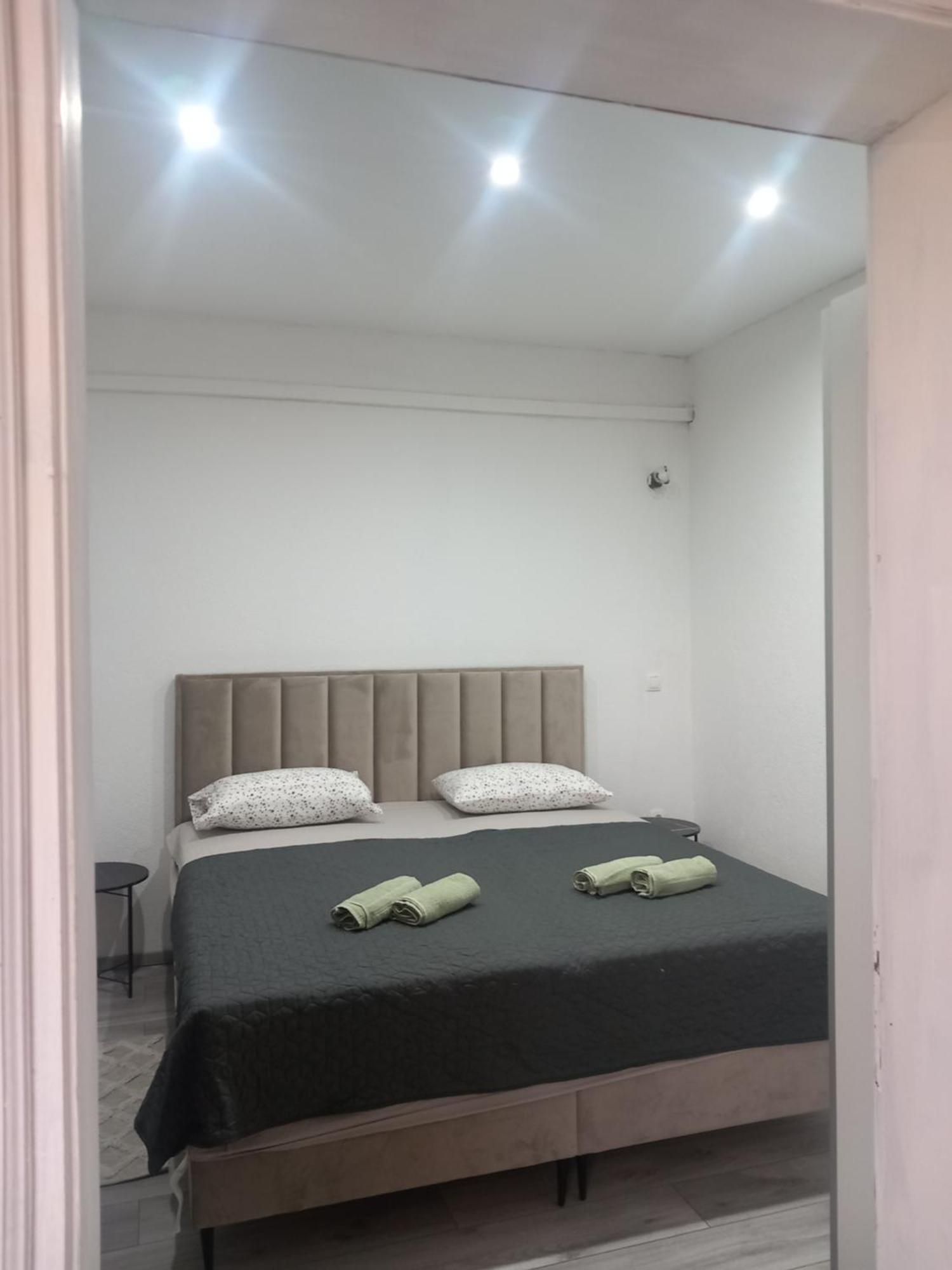 Apartmani Goga Biograd Na Moru Esterno foto