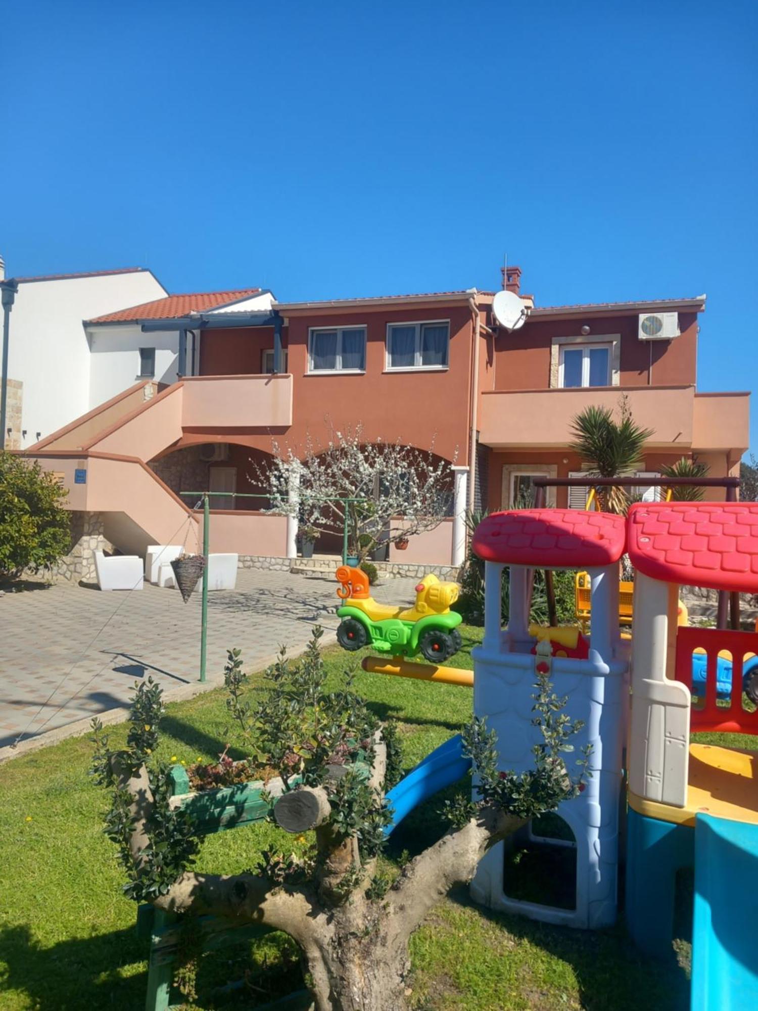 Apartmani Goga Biograd Na Moru Esterno foto