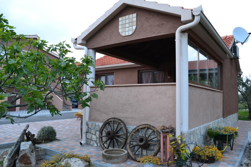 Apartmani Goga Biograd Na Moru Esterno foto