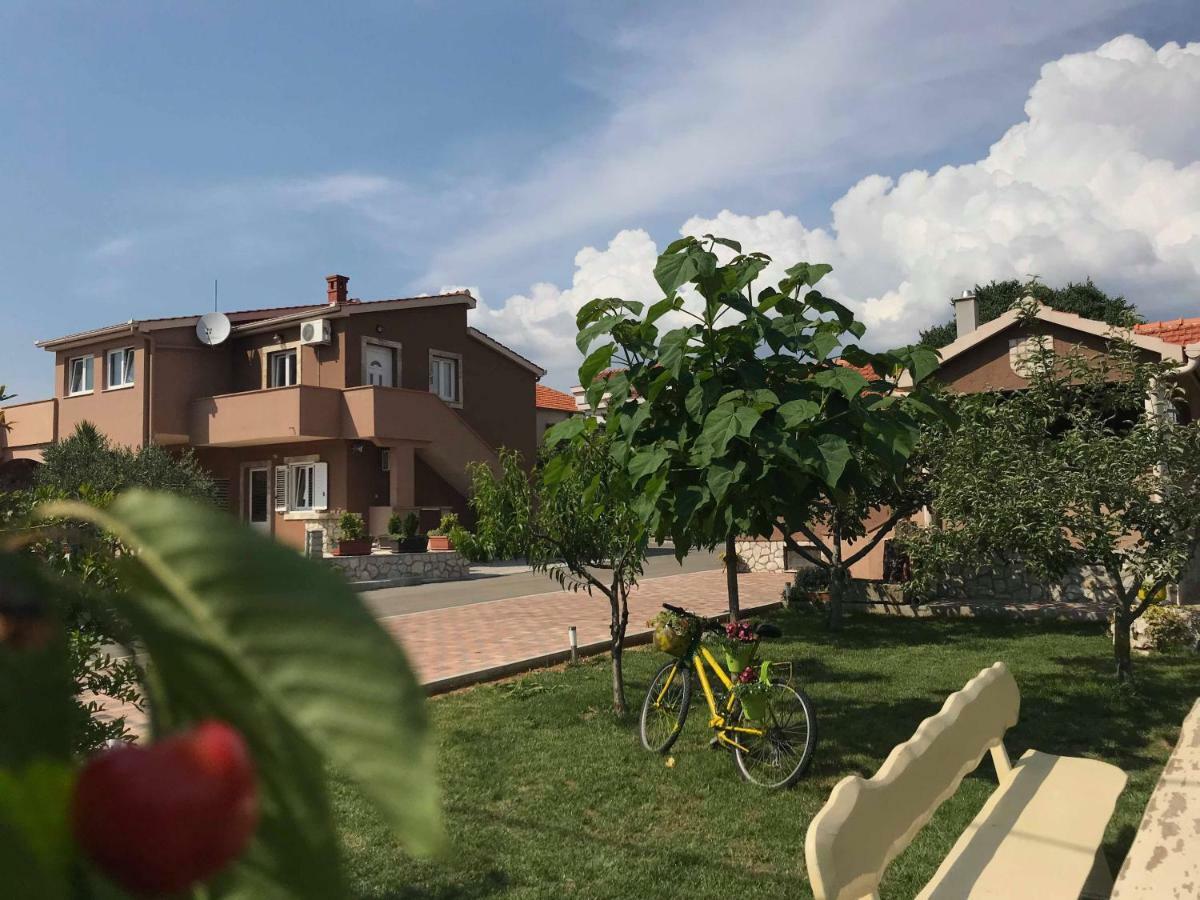 Apartmani Goga Biograd Na Moru Esterno foto